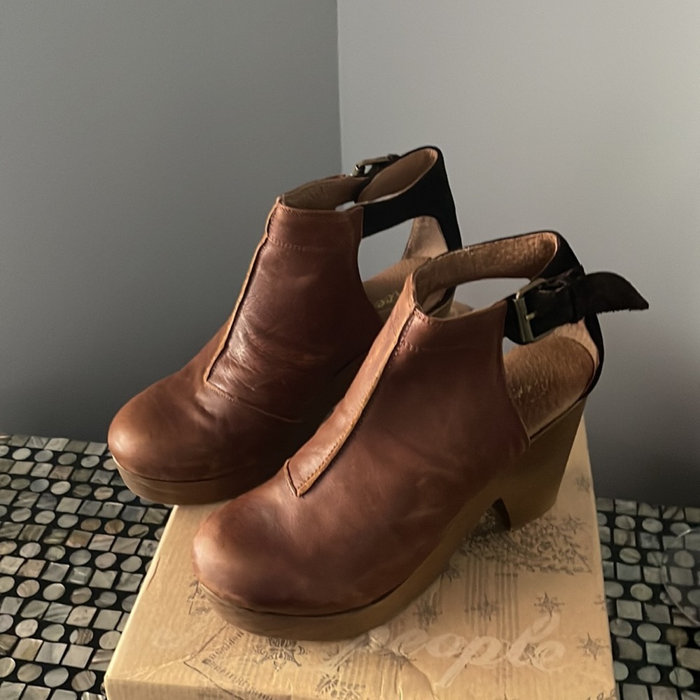 Free People Clog - Sz. 39.5 - Chocolate - Picture 2 of 9
